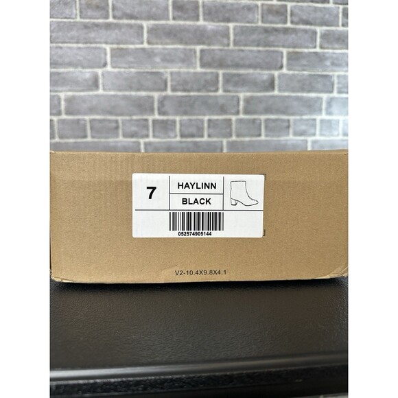 Journee Collection Womens 7M Black Haylinn Block Faux Leather Heeled Ankle Boot - Picture 14 of 14